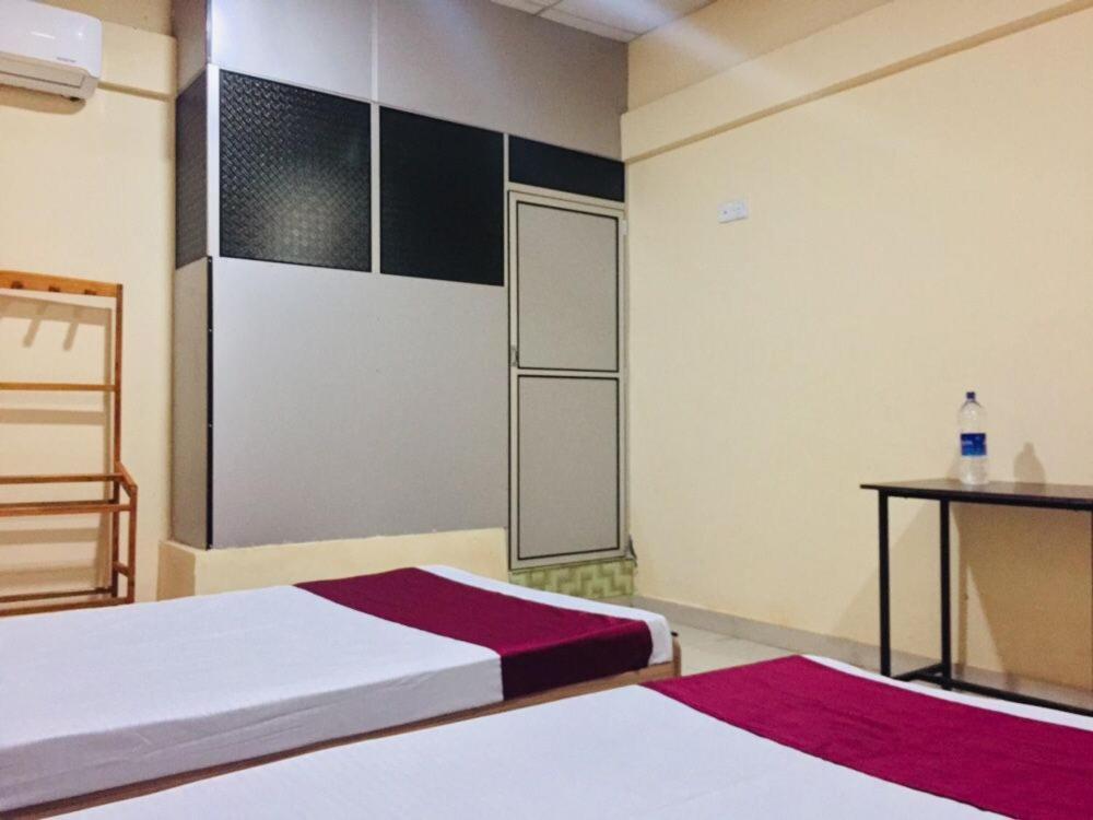 Hb Budget Rest Hotel Jaffna Exterior photo