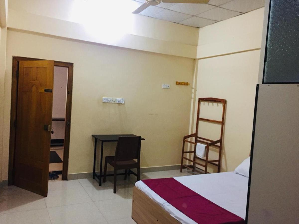 Hb Budget Rest Hotel Jaffna Exterior photo