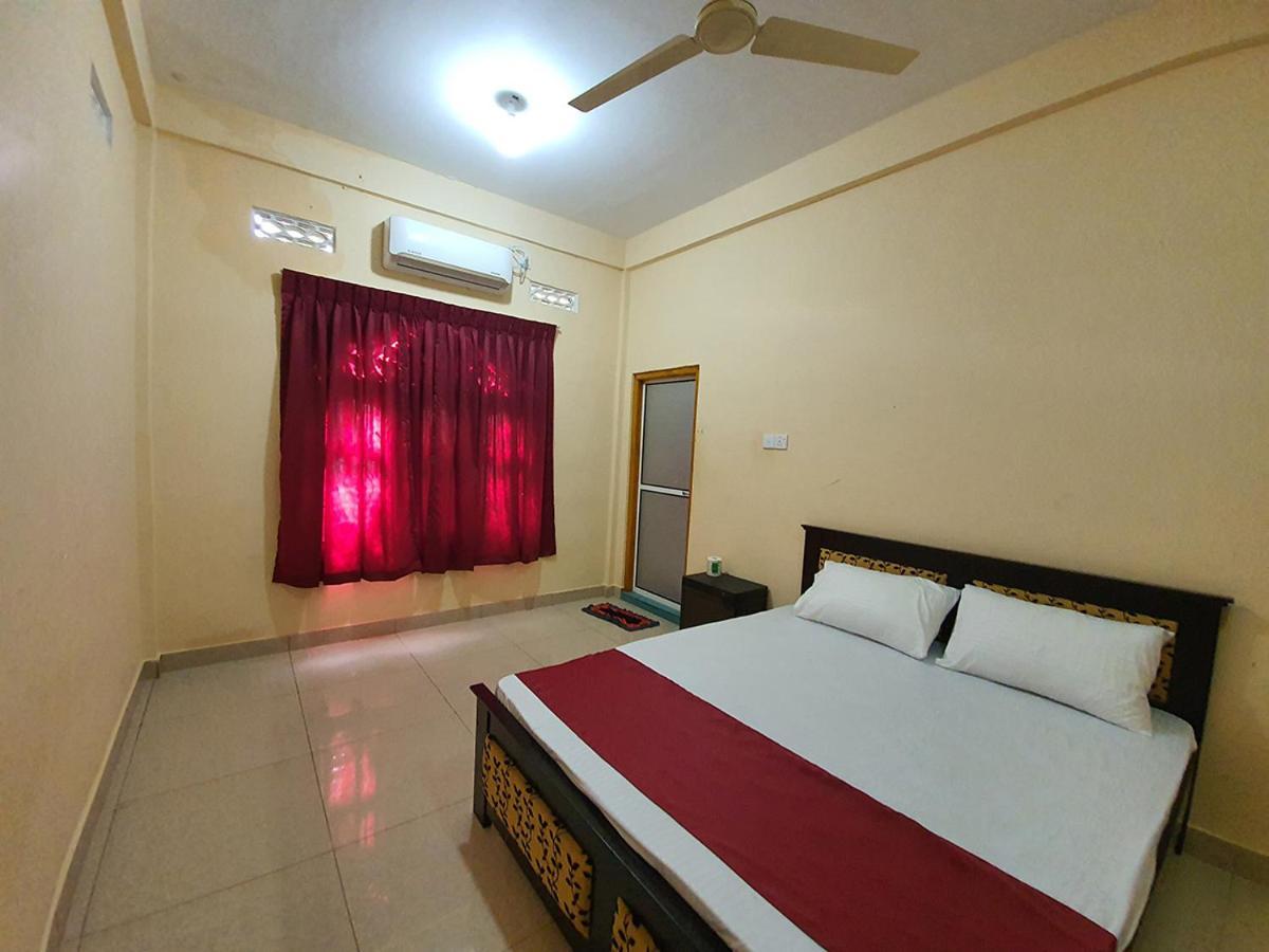 Hb Budget Rest Hotel Jaffna Exterior photo