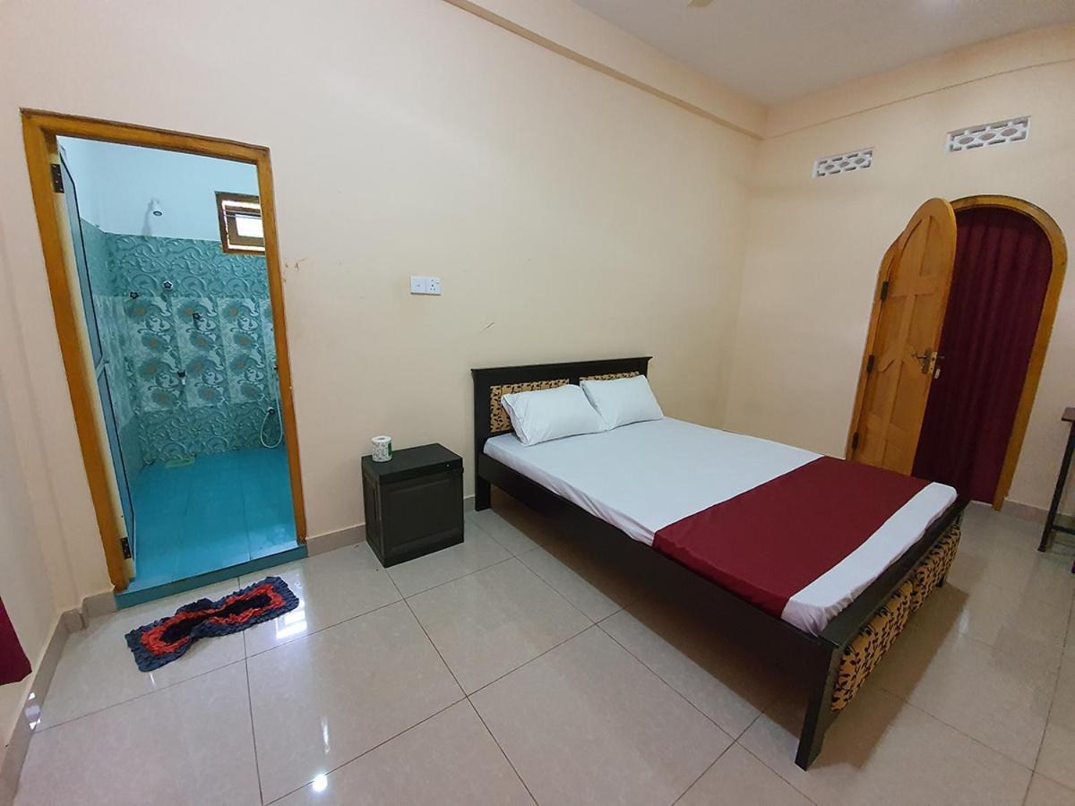 Hb Budget Rest Hotel Jaffna Exterior photo