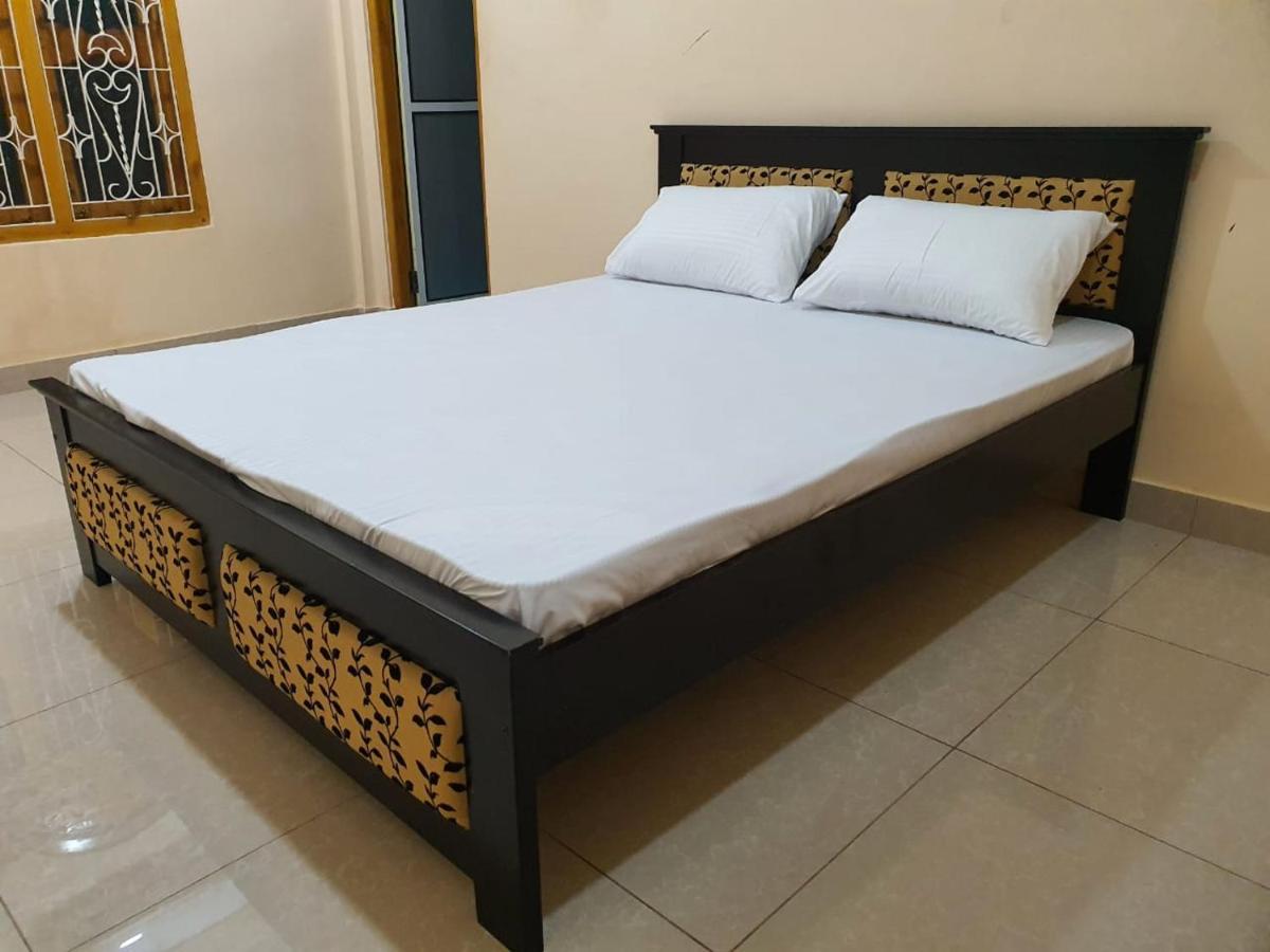 Hb Budget Rest Hotel Jaffna Exterior photo